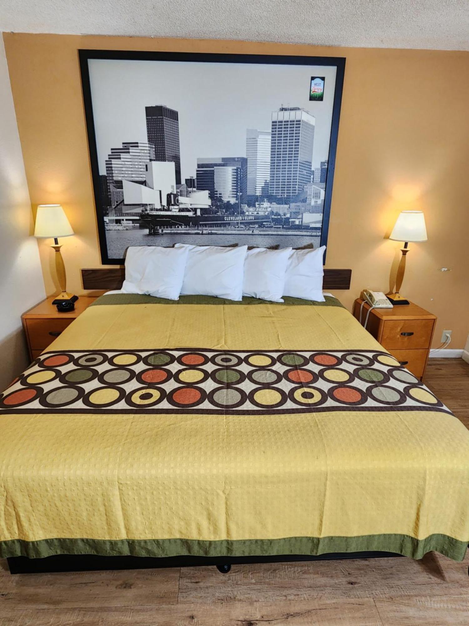 Westspring Inn - Westlake Cleveland Ngoại thất bức ảnh