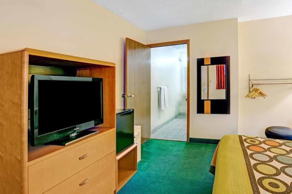 Westspring Inn - Westlake Cleveland Ngoại thất bức ảnh